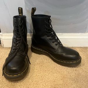 1460 Smooth Leather Lace Up Boots (Size 8W)